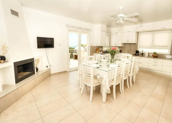 Christina Elite Private Pool Retreat * أيا نابا