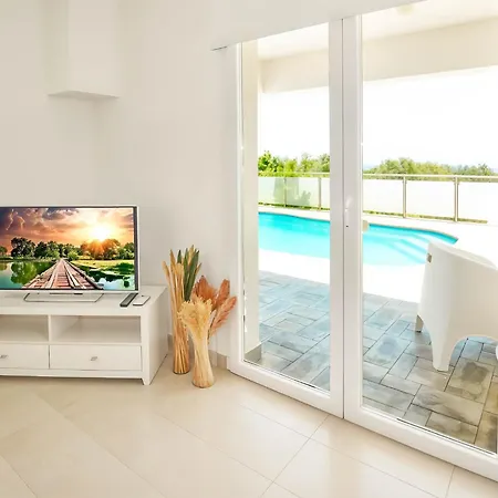 Villa Christina Elite Private Pool Retreat *