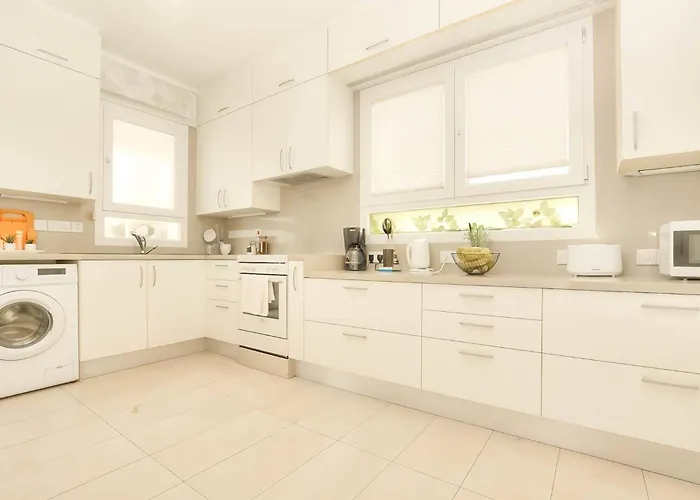 Christina Elite Private Pool Retreat Вилла Айя-Напа